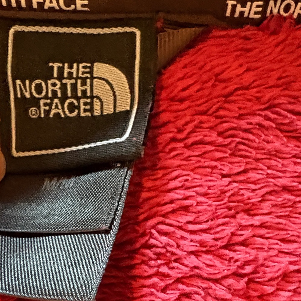The North Face Raspberry Fleece Jacket - Picture 5 of 5